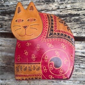 Laurel Burch Handcrafted Leather Tooled Cat Shaped Painted Coin Bank w/ Snap T9